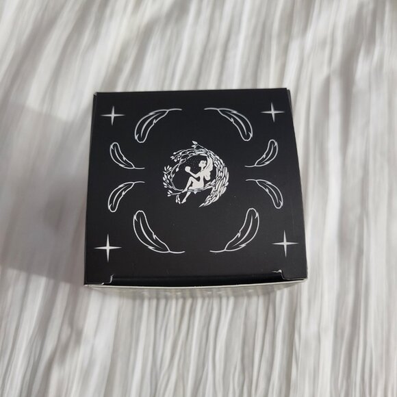 Fairyloot 300 Fox Way Orange Blossom Soy Candle Hexed Hearts April 2025 - Picture 4 of 8